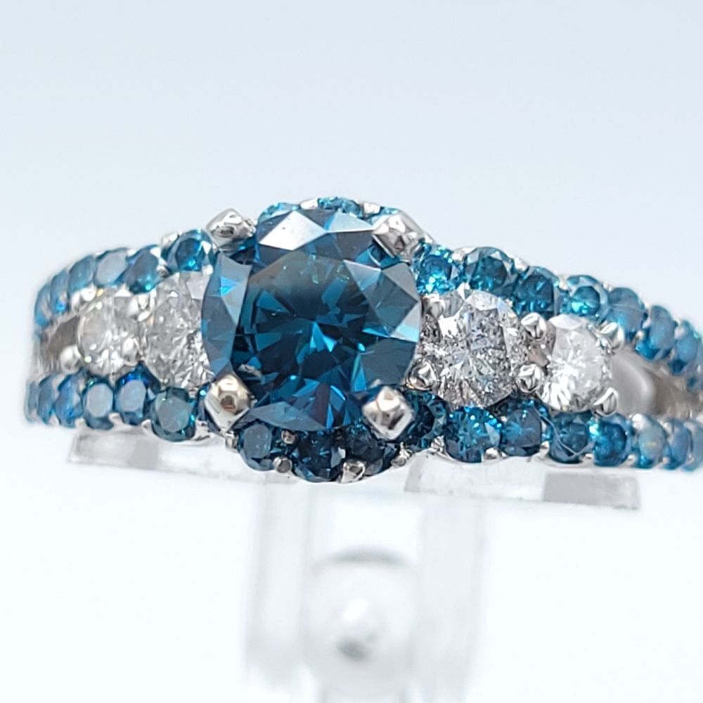Blue Diamond Engagement Ring. - Picture 3 of 15